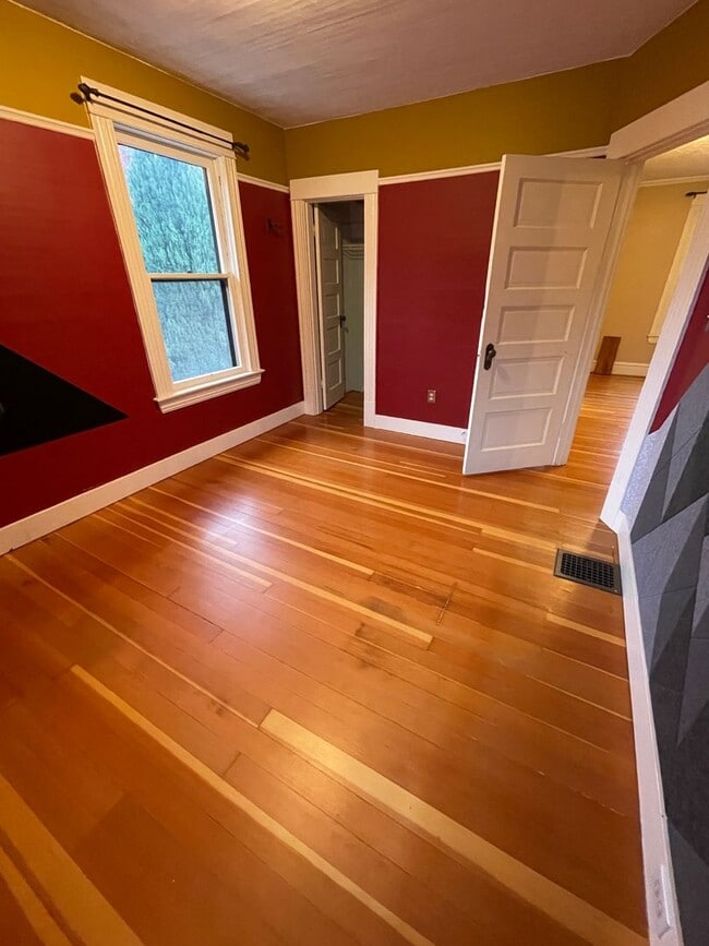 Building Photo - 2002 NE 13th Ave