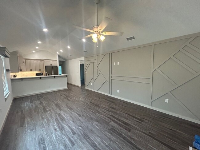 Building Photo - Beautiful Updated Home