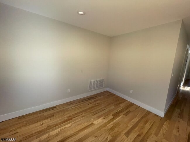 Building Photo - 119-121 Lewis St