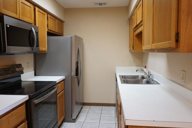 Building Photo - 2 bedroom 2 bathroom flat