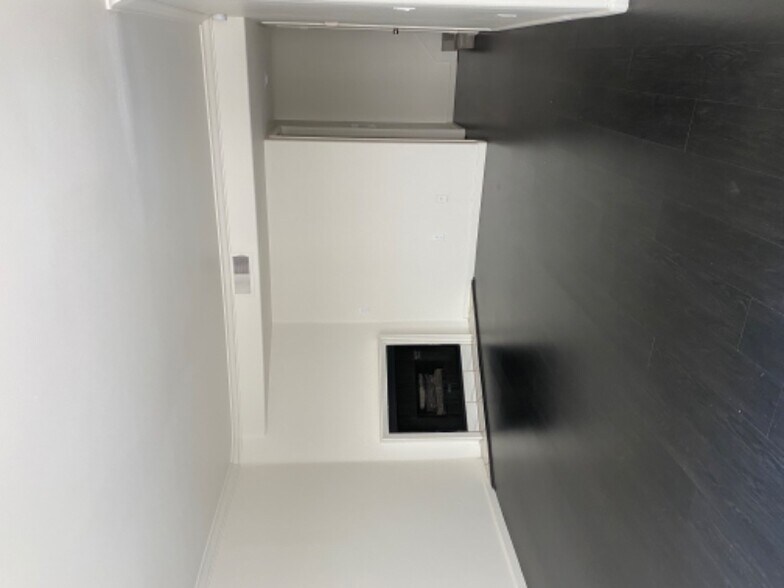 Building Photo - 13002 Riverside Dr