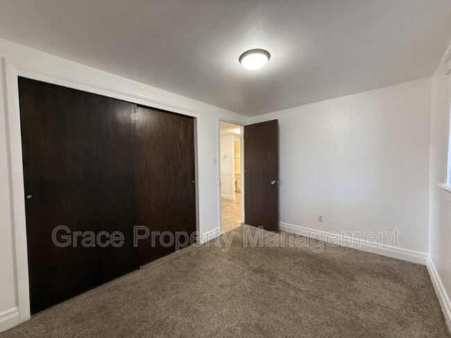 Building Photo - 1149 E 58th Ave
