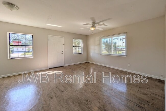 Building Photo - 249 W 44th St