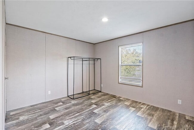 Building Photo - 3933 Graham Rd N