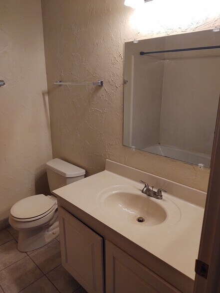 Building Photo - 41202 N Woodbury Green Dr