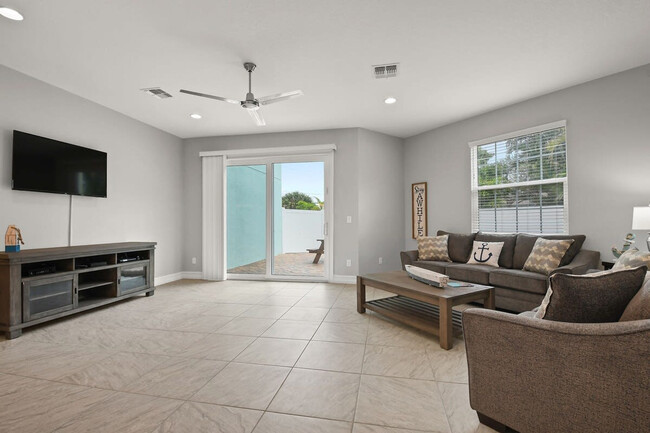 Building Photo - 132 Mediterranean Way