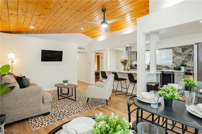 Building Photo - 2205 Santa Paula Dr