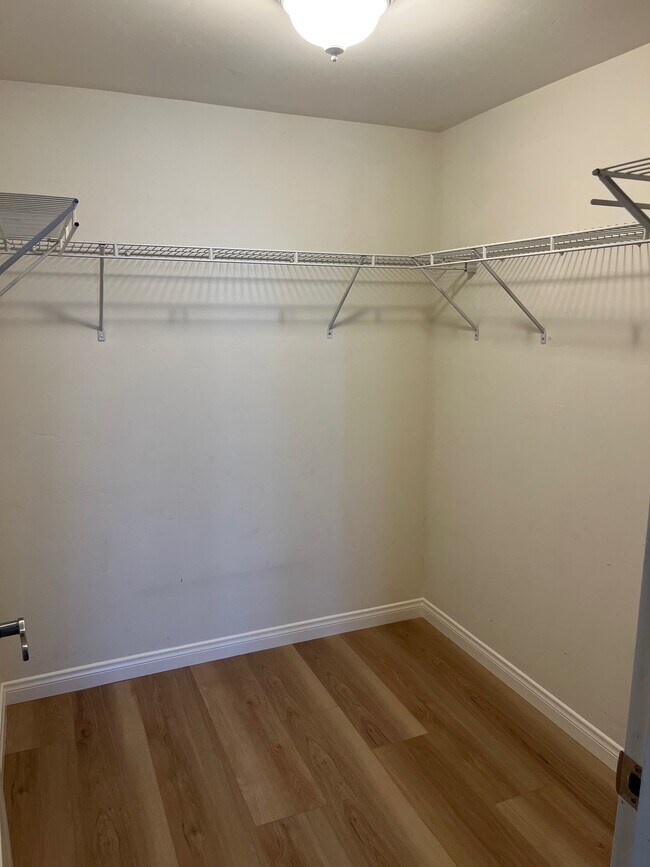 Building Photo - 4482 Utah St