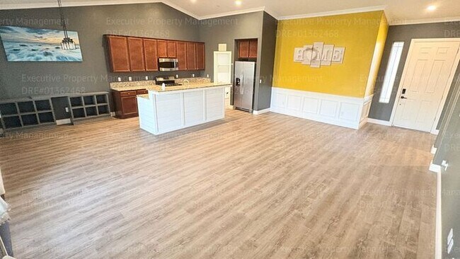 Building Photo - 3 bedroom 2 bathroom home located in a cul- de- sac in a Southwest Bakersfield neighborhood