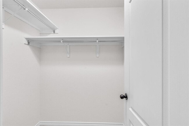 Building Photo - 3894 Bentwood Way