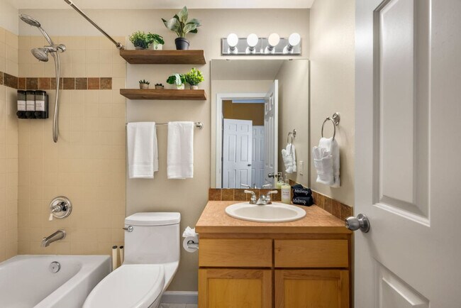 Building Photo - 931 N 35th St