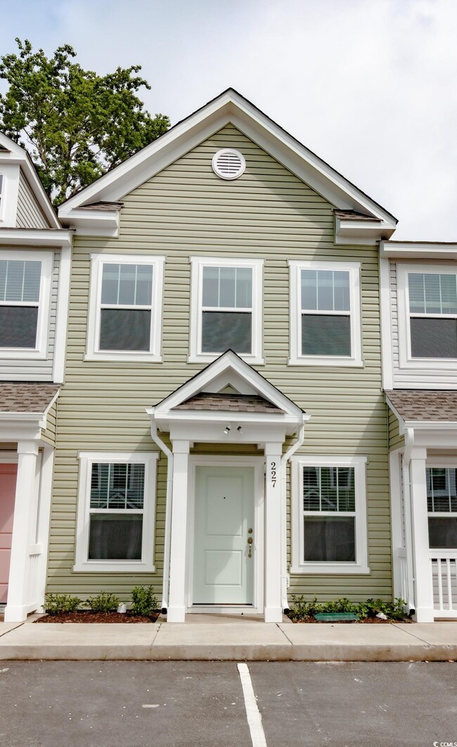 Building Photo - 227 Crescent Wy