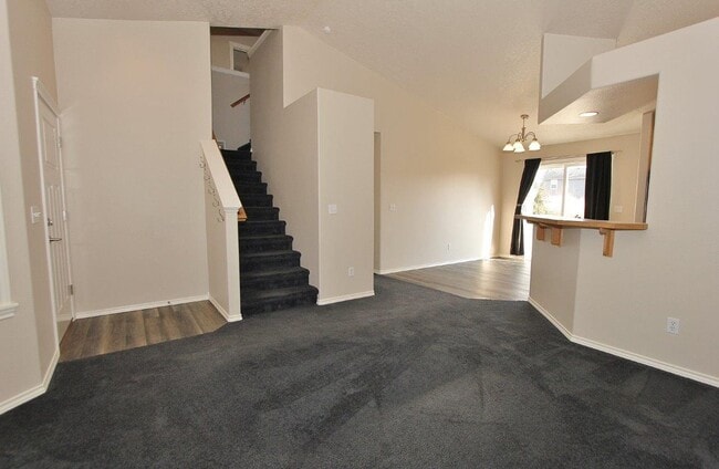 Building Photo - Clean home in Quiet Neighborhood