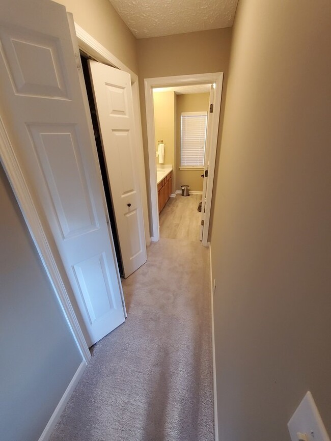 Building Photo - Remodeled 3BR/2.5BA in Nashboro Golf Club