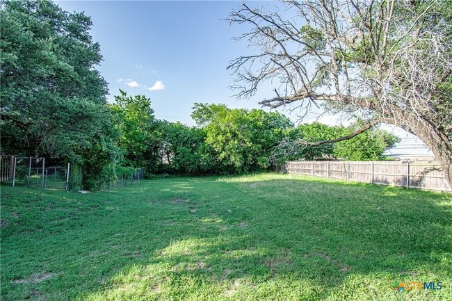Building Photo - 1623 Pontotoc Trce