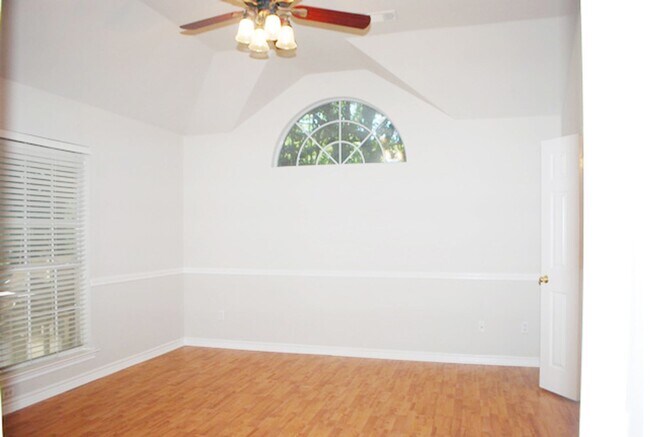 Building Photo - 12801 Conifer Ln