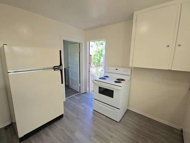 Building Photo - Studio cottage near Cal Poly Humboldt offers remodeled interior