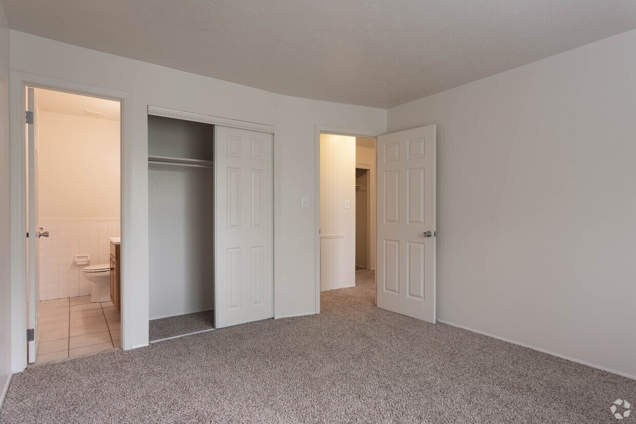 Mystic Creek Apartments Parma Heights