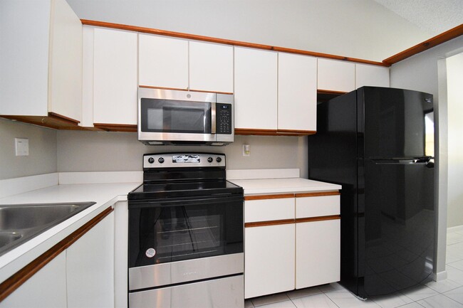 Building Photo - 3100 NW 46th St