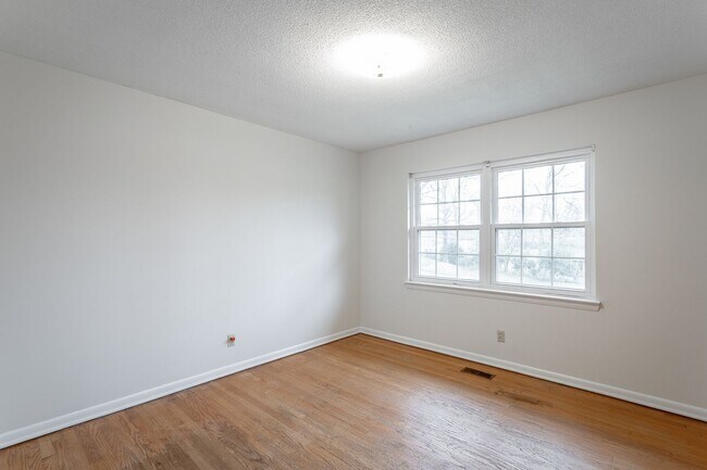 Building Photo - 3 Bedroom · 2 Bath Home in East Brainerd N...