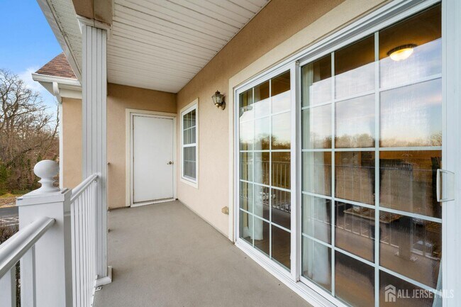 Building Photo - 540 Cranbury Rd