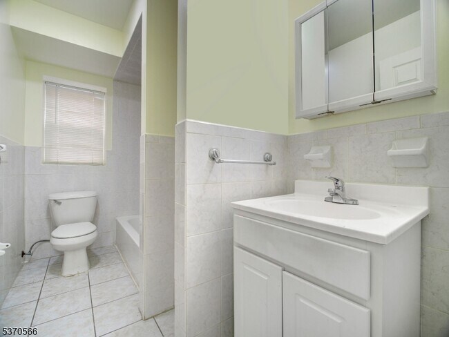 Building Photo - 13 Lisa Ct