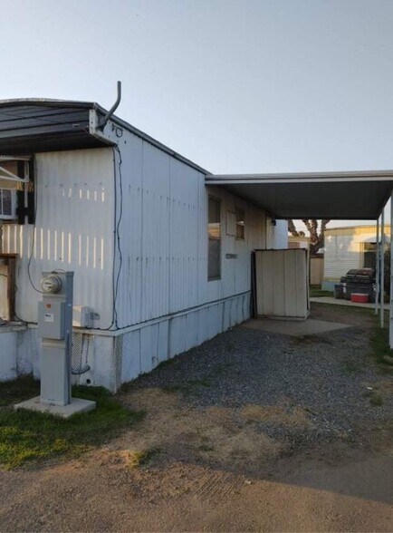 Building Photo - 815 Tomah Ave