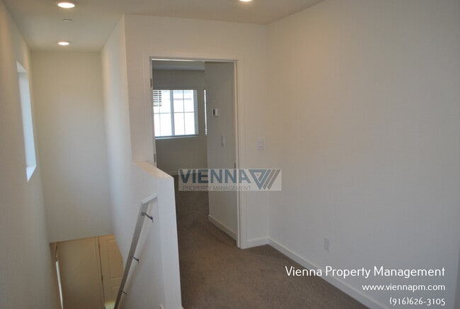 Building Photo - 3057 Pruett Dr