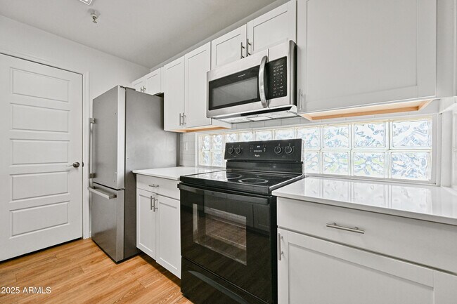 Building Photo - 3065 N 67th Ave