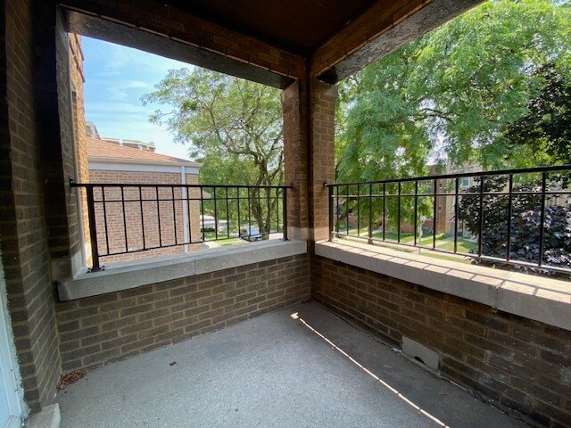 Building Photo - 1318 W Arthur Ave