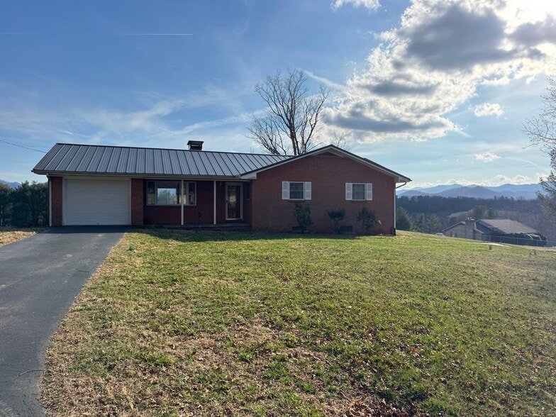 Building Photo - 31 Valley View Dr