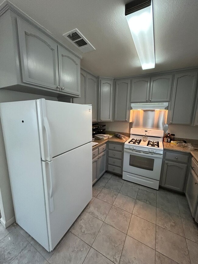 Building Photo - Why rent an apartment when you could have ...