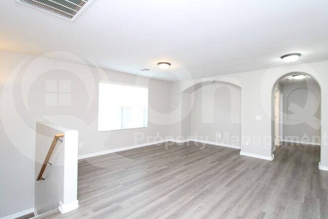 Building Photo - 947 S Utilis Dr