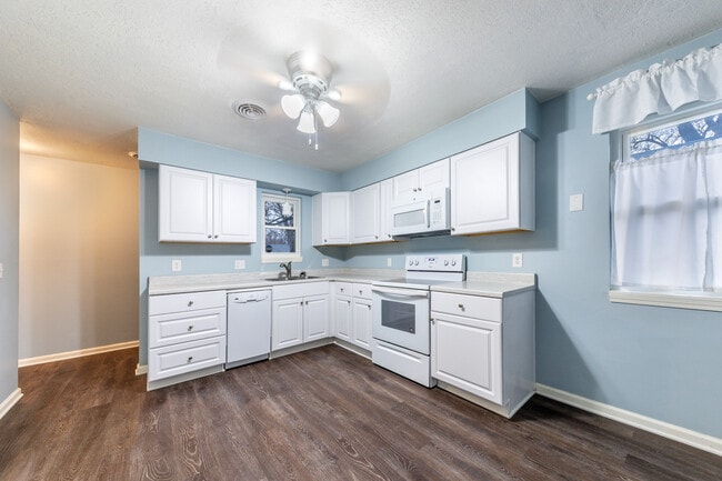 Building Photo - 804 Pottawatomie Ave