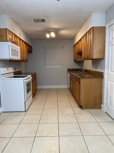 kitchen - 557 Esplanade St