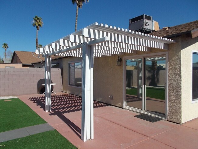 Building Photo - Beautifully Updated 3-Bedroom with an Entertainer’s Backyard