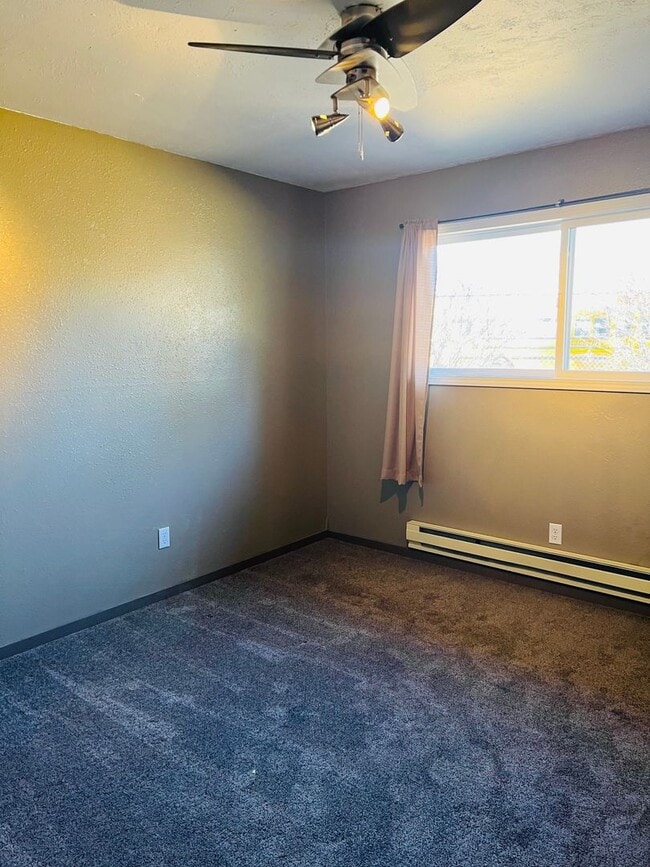 Building Photo - 5408/5410 Helen Ct