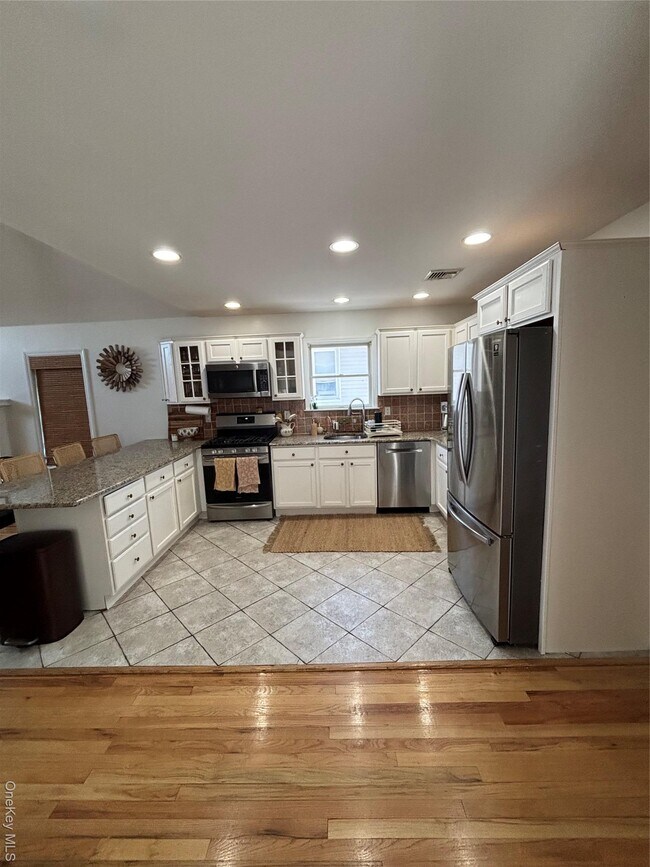 Building Photo - 227 W Pine St