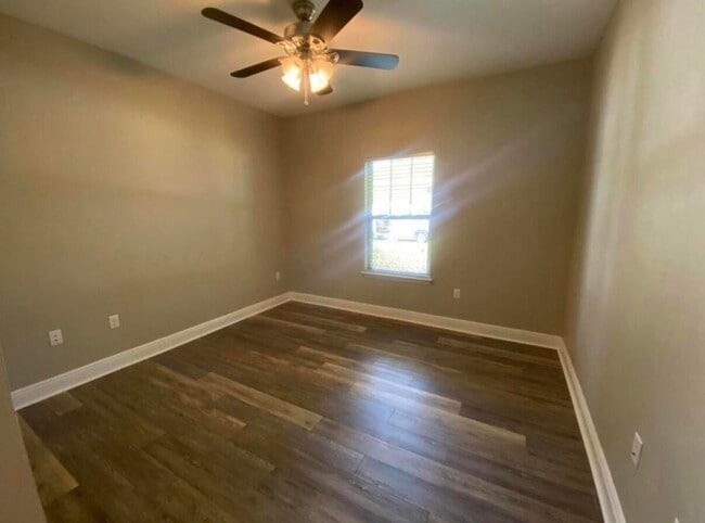 Building Photo - 40 Woodwind Way