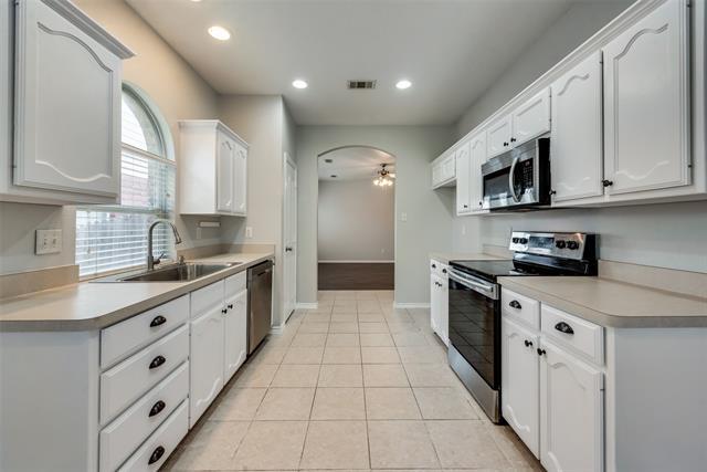 Building Photo - 5832 Center Ridge Dr