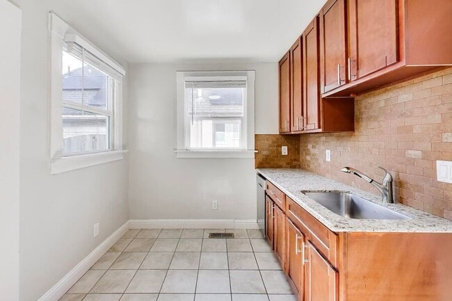 Building Photo - 825 55th St