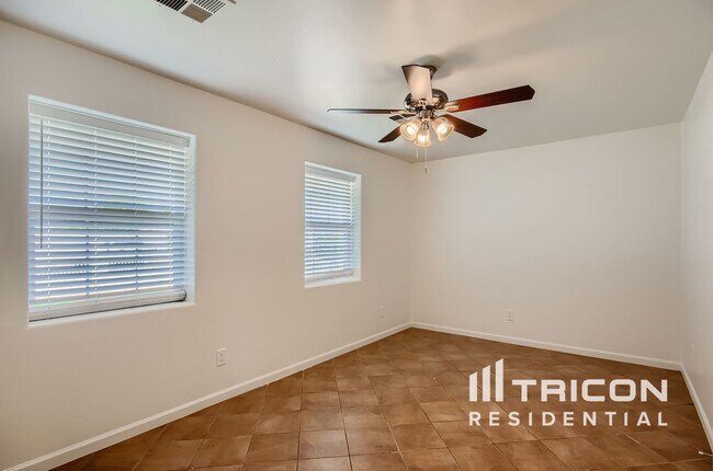 Building Photo - 619 S Sirrine