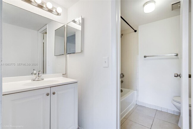 Building Photo - 9992 Nob Hill Pl