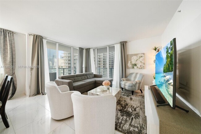 Building Photo - 1155 Brickell Bay Dr