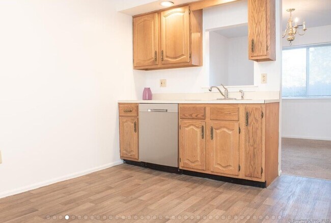 Building Photo - 211 Windgate Cir