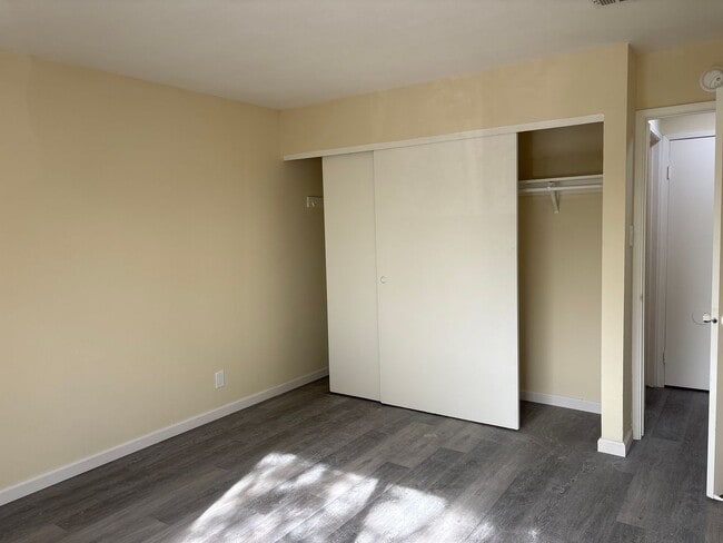 Building Photo - 4327 Fairlands Dr