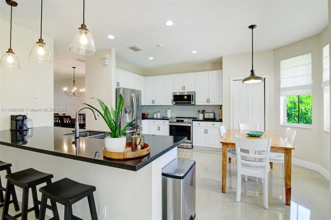 Building Photo - 1610 Sandpiper Cir