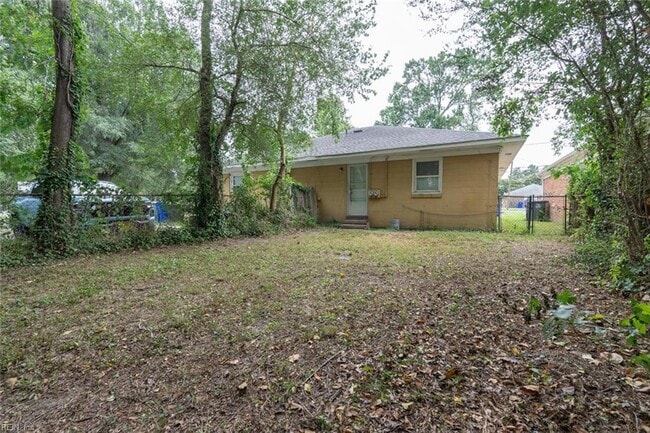 Building Photo - 344 Woodview Ave