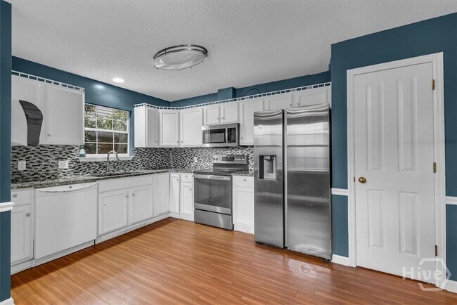 Building Photo - 138 Penn Station