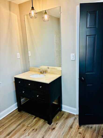 Building Photo - 6724 N Garfield Ave